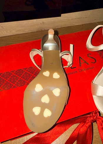 Krem  Saten Stiletto Topuklu Kadın Ayakkabı - Görsel 3