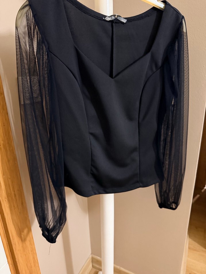 Siyah V Yaka Gotik Uzun Kollu Bluz - Görsel 2