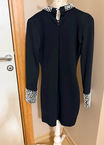 Boncuk Detaylı Siyah Uzun Kollu Elbise - Görsel 3