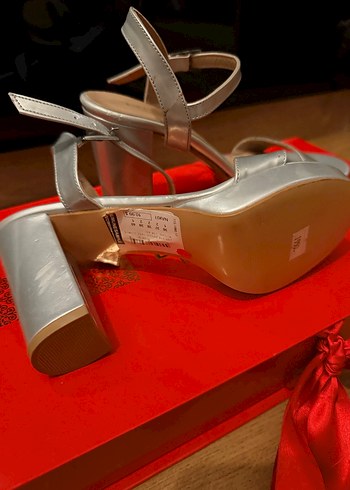 Gri Tokalı Kadın Topuklu Sandalet - Görsel 2