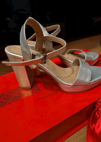 Gri Tokalı Kadın Topuklu Sandalet - Görsel 3