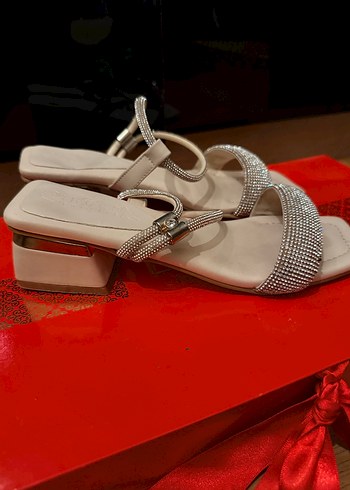 Bej Parlak Tokalı Blok Topuklu Abiye Ayakkabı - Görsel 2