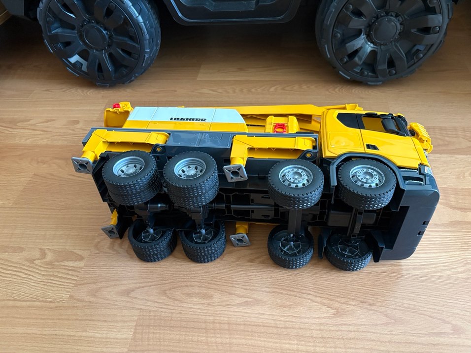 Bruder Scania 560R Liebherr Vinçli Kamyon - Görsel 5