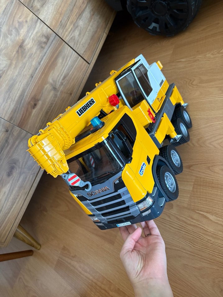 Bruder Scania 560R Liebherr Vinçli Kamyon - Görsel 4