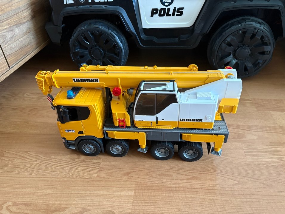 Bruder Scania 560R Liebherr Vinçli Kamyon - Görsel 2