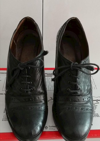 Siyah Deri Dantel Detaylı Topuklu Kadın Ayakkabı - Görsel 2