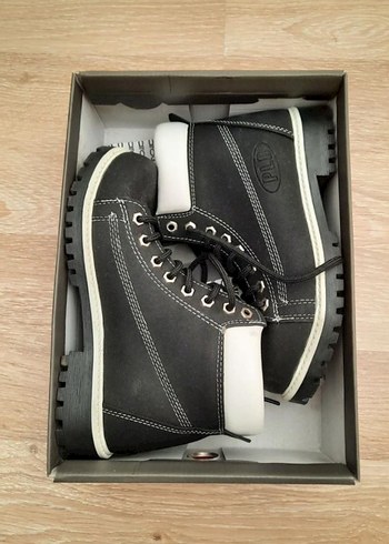 Siyah Bağcıklı Kauçuk Bot - Görsel 2