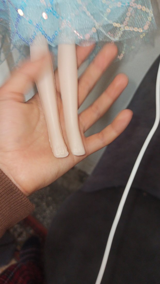 Mavi renkli parlak elbiseli bebek - Görsel 3