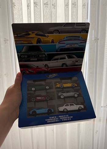 Parlak Çok Renkli Oyuncak Araba Seti