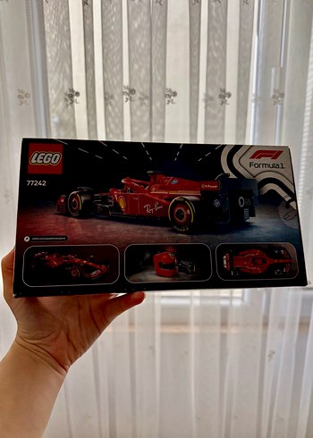 LEGO Ferrari SF-24 Yarış Arabası 275 Parça - Görsel 2