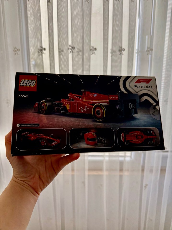 LEGO Ferrari SF-24 Yarış Arabası 275 Parça - Görsel 2