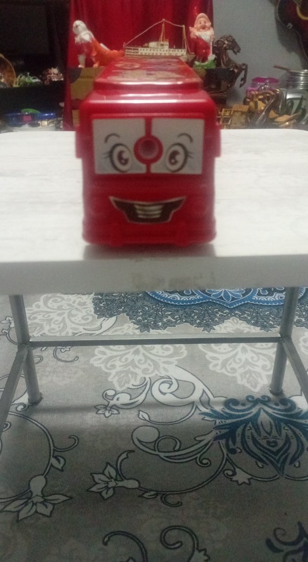 Kırmızı Oyuncak Kamyonet - Görsel 3