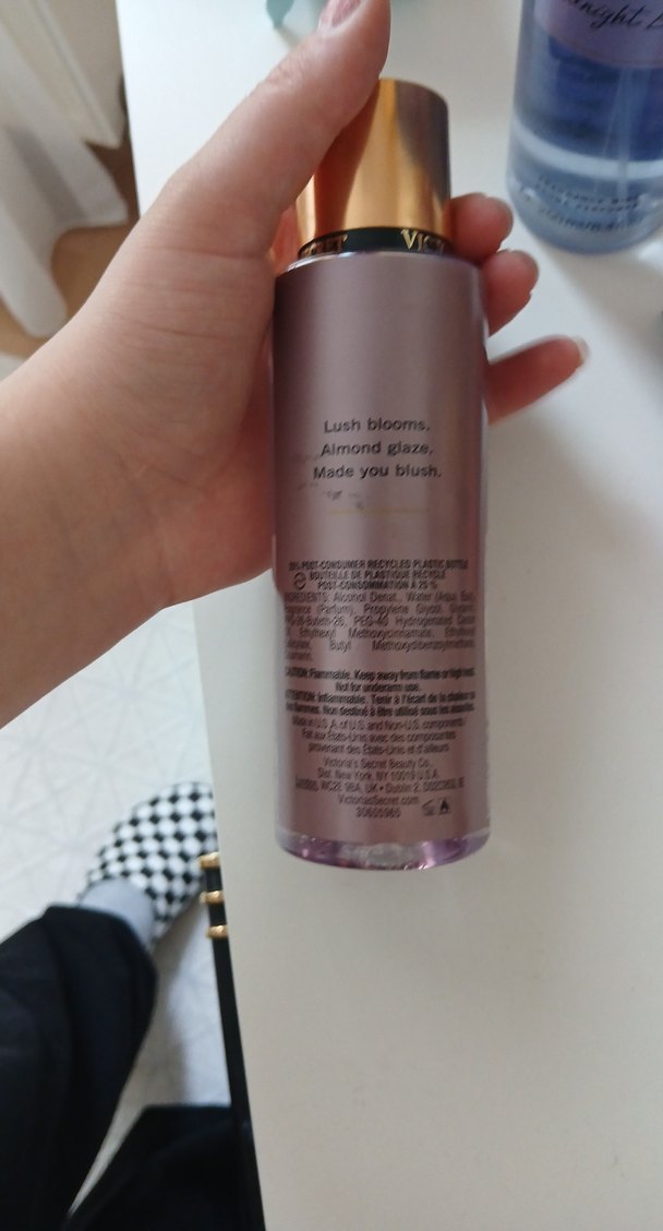 Victoria's Secret Velvet Petals Kadın Parfüm Spreyi 250 ml - Görsel 2