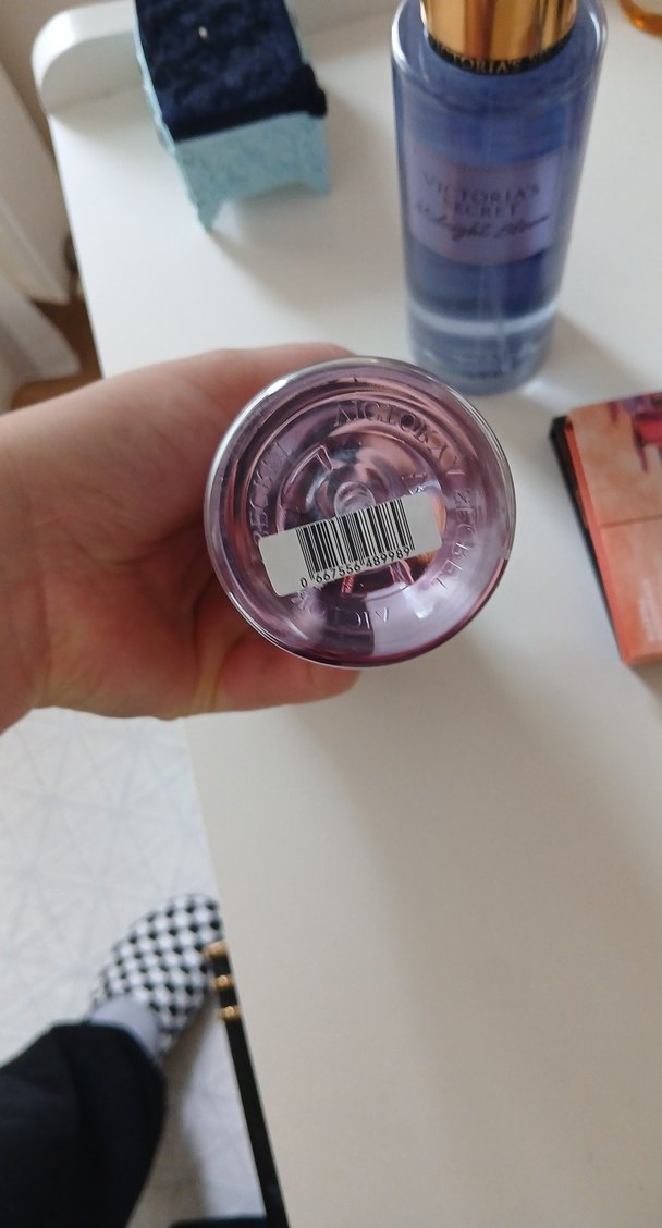 Victoria's Secret Velvet Petals Kadın Parfüm Spreyi 250 ml - Görsel 3