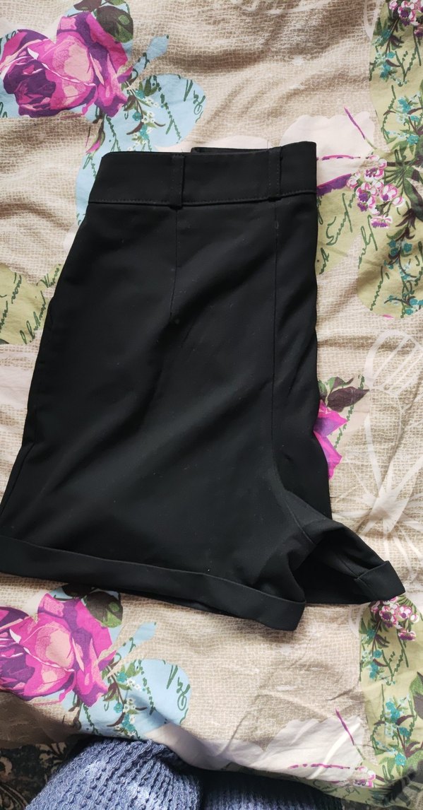 Düğmeli Siyah Kadın Mini Şort - Görsel 3