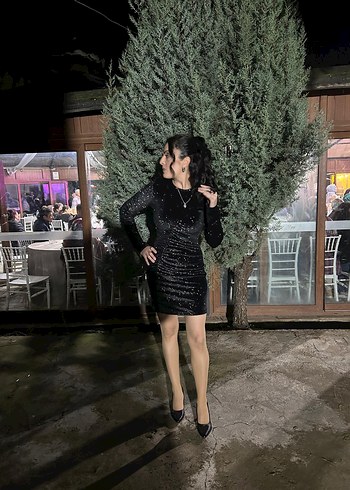 Siyah Parlak Desenli Uzun Kollu Mini Elbise - Görsel 2