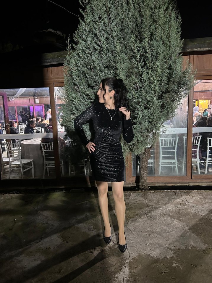 Siyah Parlak Desenli Uzun Kollu Mini Elbise - Görsel 2