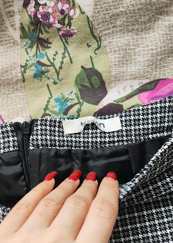 Kazayağı Desenli Gri Kareli Mini Etek - Görsel 2