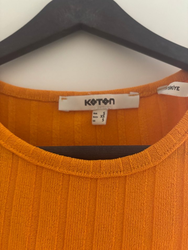 Turuncu Fitilli Kadın Atlet - Görsel 2