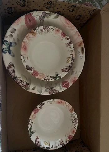 Çiçek ve Kelebek Desenli Beyaz Tabak Seti - Görsel 2