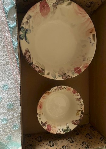 Çiçek ve Kelebek Desenli Beyaz Tabak Seti - Görsel 3