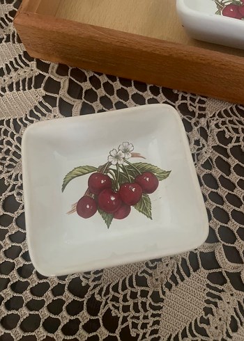 Kiraz desenli beyaz porselen kapaklı servis seti - Görsel 4