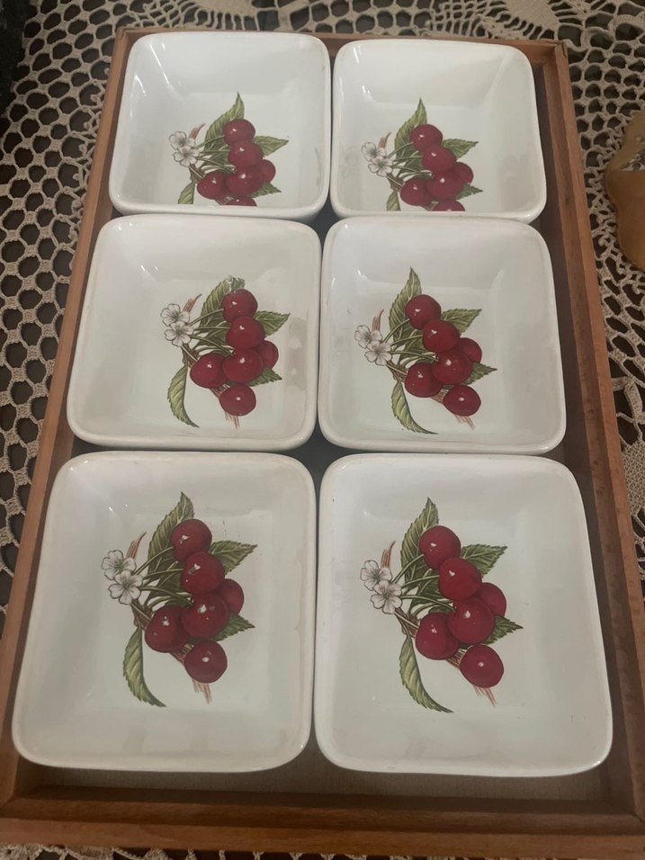 Kiraz desenli beyaz porselen kapaklı servis seti - Görsel 3