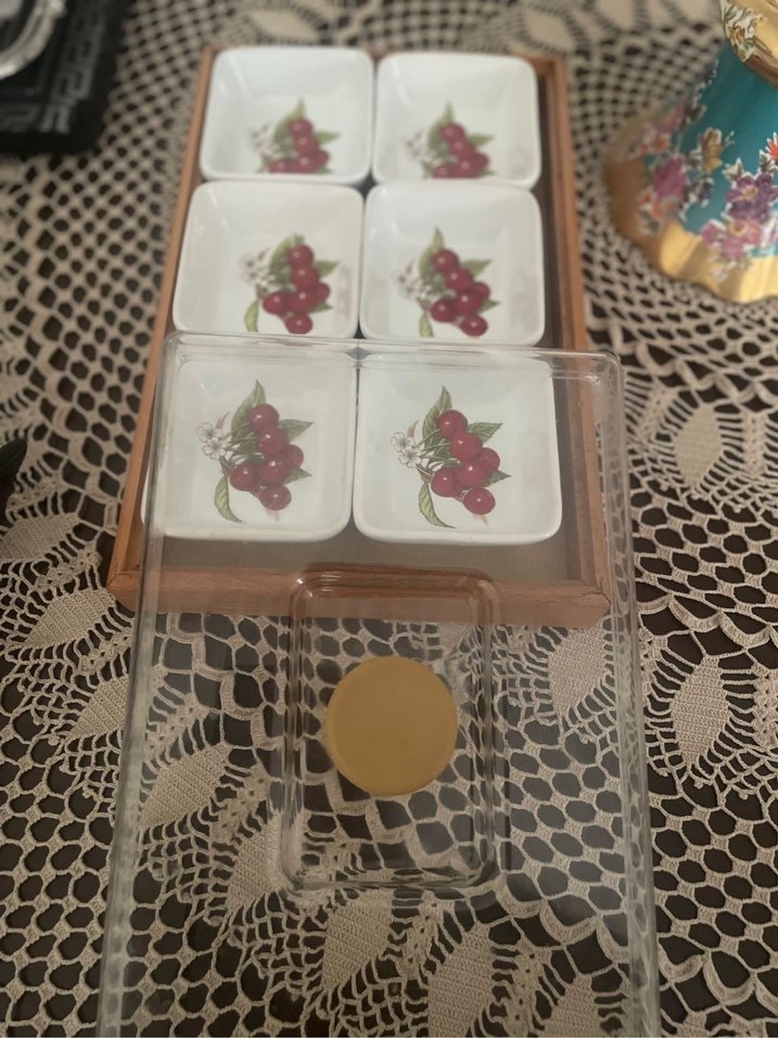 Kiraz desenli beyaz porselen kapaklı servis seti - Görsel 2