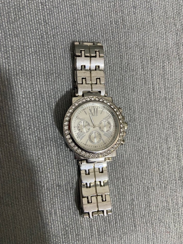 Zincir Detaylı Gri Kadın Saat - Görsel 3