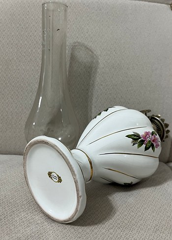 Beyaz Seramik Çiçek Desenli Gaz Lambası - Görsel 3