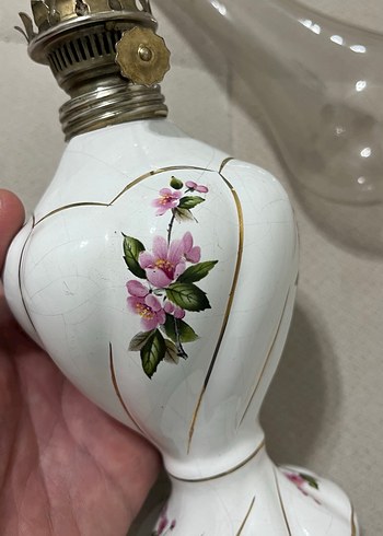 Beyaz Seramik Çiçek Desenli Gaz Lambası - Görsel 6