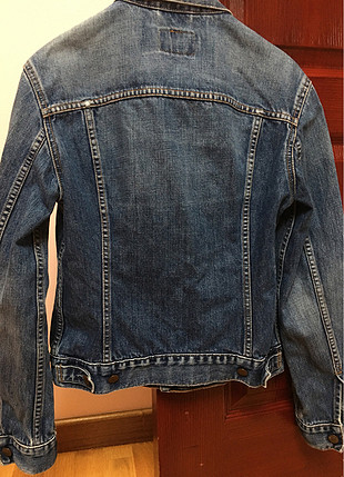 Orjinal Levis kot ceket dar geldiği için giyemiyorum M beden gay