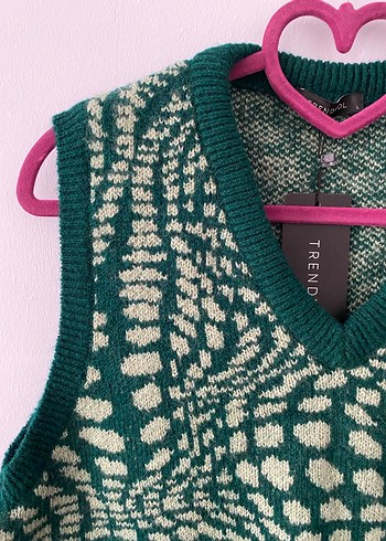 Yeşil Yılan Desenli V Yaka Triko Süveter - Görsel 2