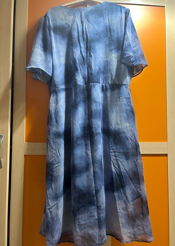 Mavi Batik Desenli Şifon Uzun Elbisese - Görsel 2