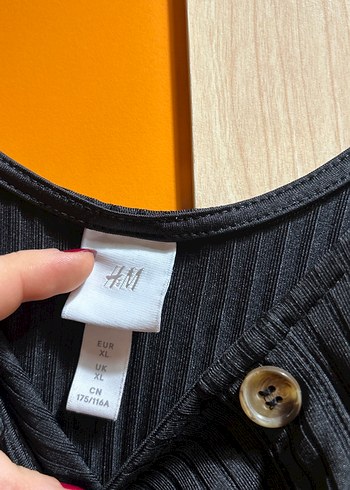 Düğmeli Siyah Kısa Kesim Kadın Body - Görsel 2