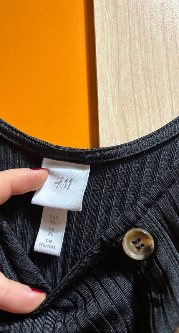 Düğmeli Siyah Kısa Kesim Kadın Body - Görsel 2