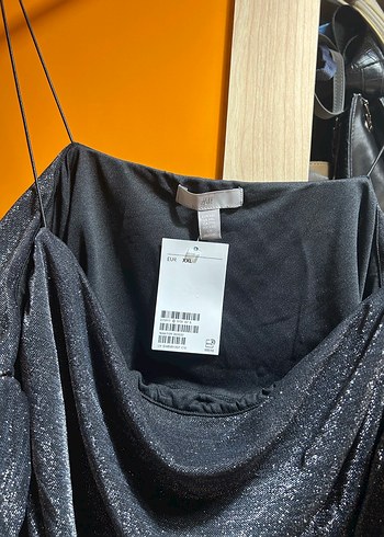 Siyah Drapeli İnce Askılı Kadın Bluz - Görsel 3