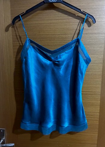 Mavi Saten V Yakalı Drapeli İnce Askılı Bluz - Görsel 2