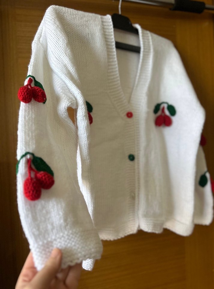 Nakışlı Beyaz Örgü  Hırka - Görsel 2