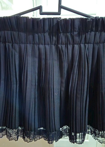 Dantel Detaylı Pileli Siyah Mini Etek - Görsel 2