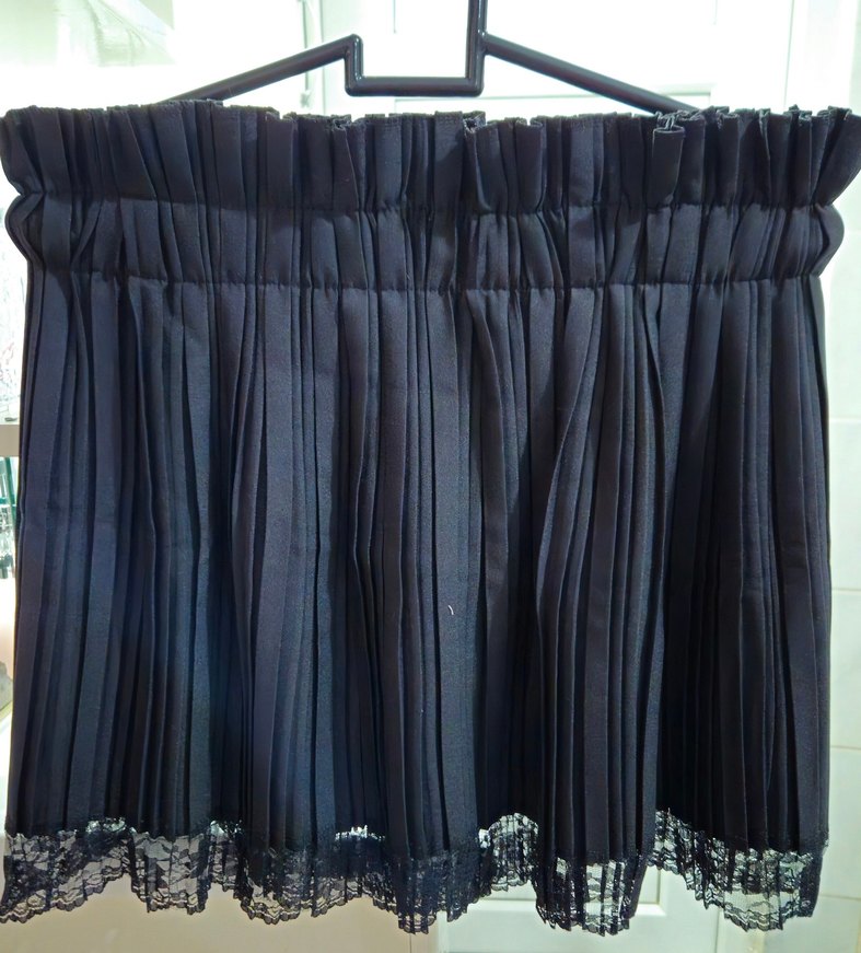 Dantel Detaylı Pileli Siyah Mini Etek - Görsel 2