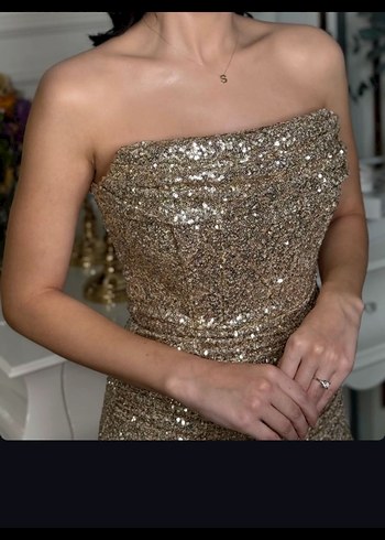 Parlak Altın Uzun Straplez Elbise - Görsel 5