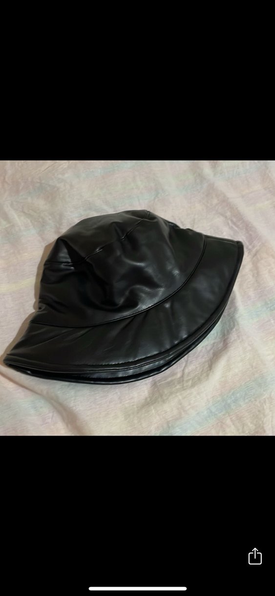 Kadın Siyah Deri Tokalı Şapka - Görsel 4