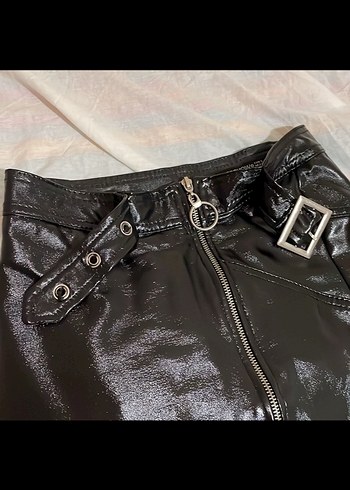 Parlak Siyah Deri Kemerli Mini Etek - Görsel 3