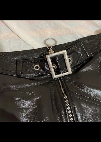 Parlak Siyah Deri Kemerli Mini Etek - Görsel 2