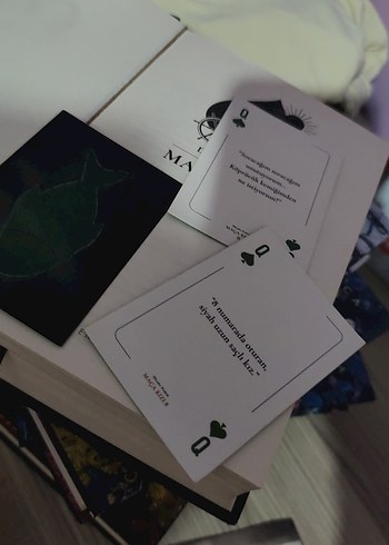 Maça Kızı 1 ve 2 ciltli - Görsel 4