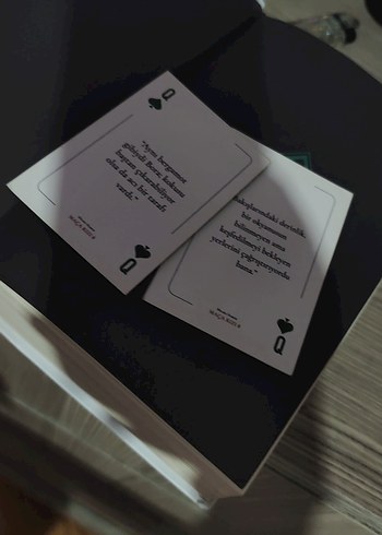 Maça Kızı 1 ve 2 ciltli - Görsel 3