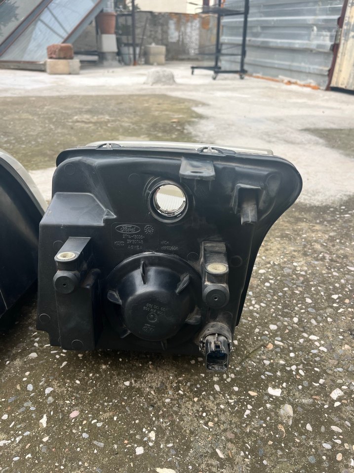 Ford connect orijinal 
Gri Araba Far Takımı - Görsel 5