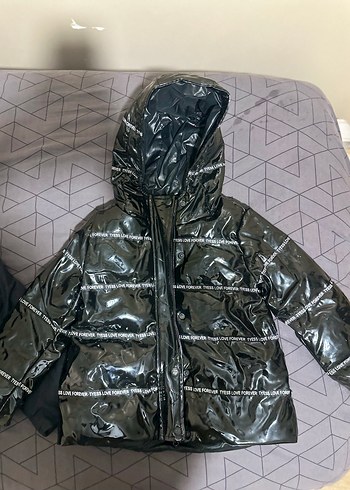 Çocuk Siyah Kapüşonlu Sokak Stili Mont - Görsel 4