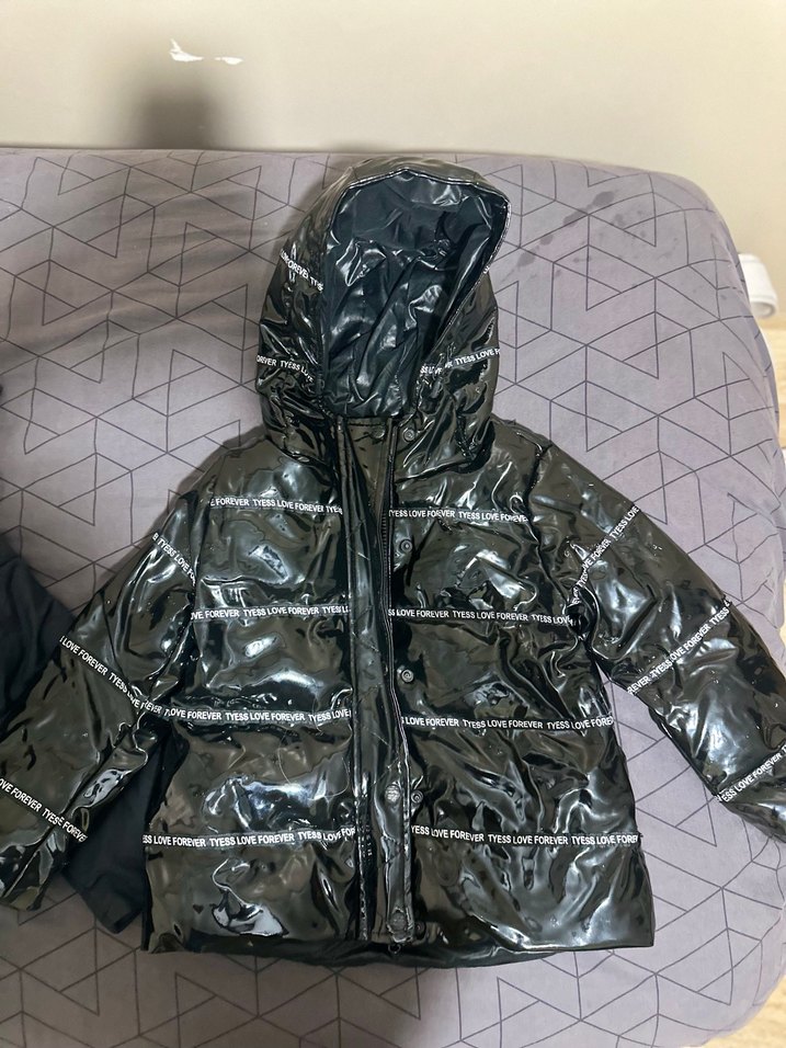 Çocuk Siyah Kapüşonlu Sokak Stili Mont - Görsel 4